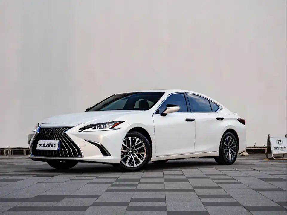 Lexus ES 300h Excellence Edition 2023