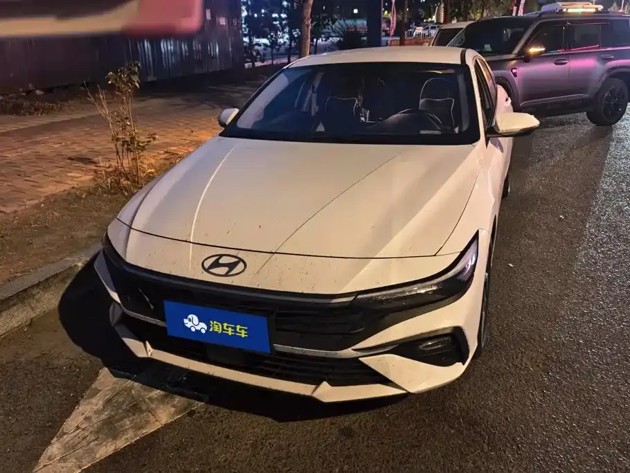 Hyundai Elantra 1.5L CVT GLS Premium 2025