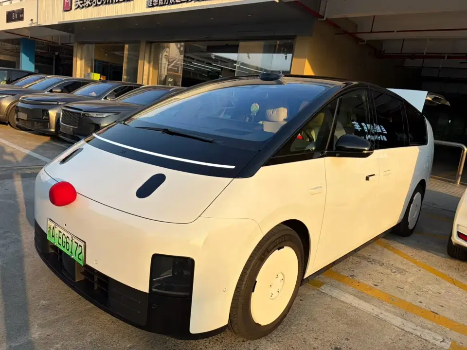Li Auto MEGA Model Home Family Special Edition 2025
