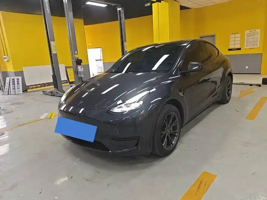 Tesla Model Y Rear-Wheel Drive Version 2024