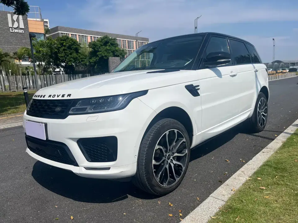 Land Rover Range Rover Sport 3.0 L6 Gloss Black Edition 2021