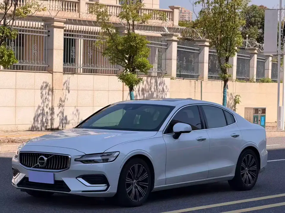 Volvo S60 B4 Smart Vision Luxury Edition 2022
