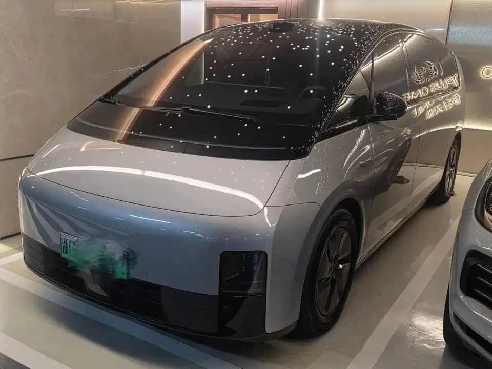Li Auto MEGA Model Home Family Special Edition 2025