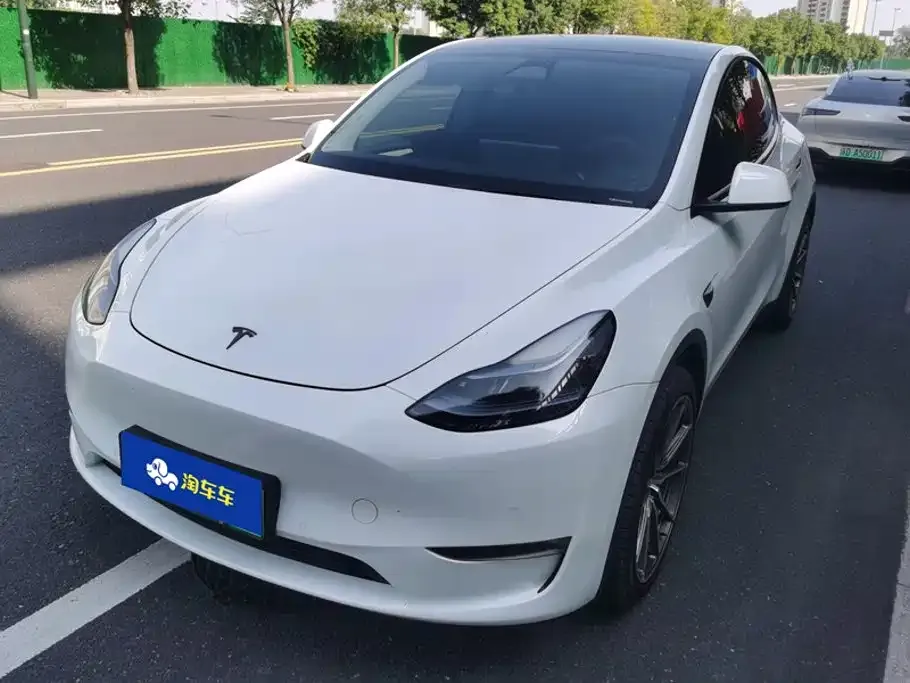 Tesla Model Y Long Range All-Wheel Drive Edition 2024