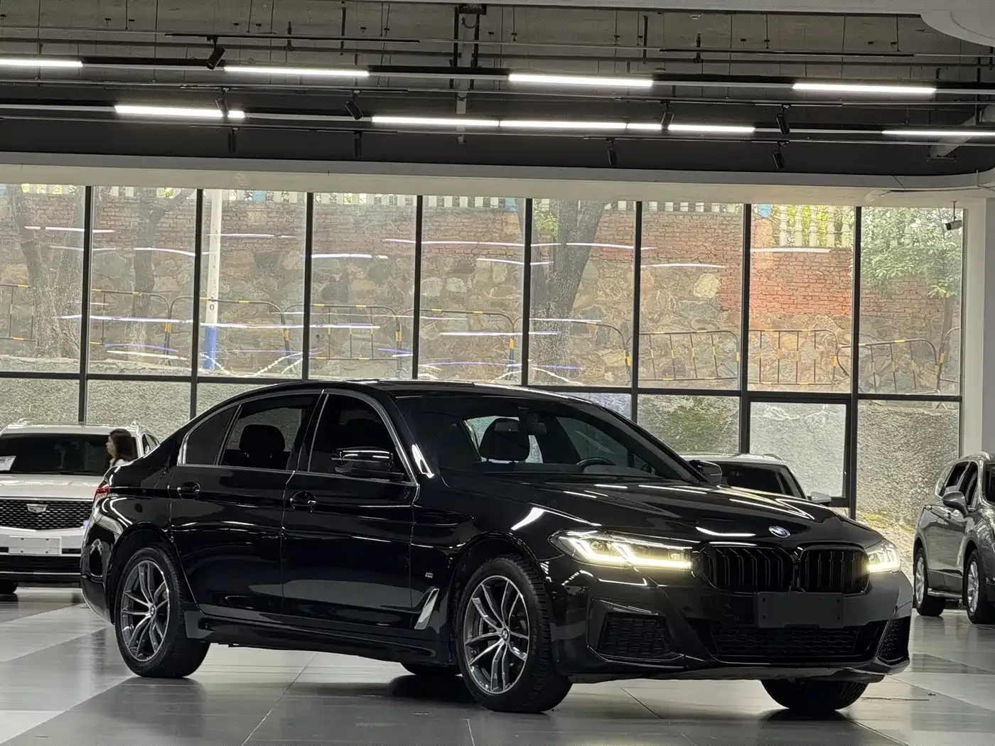 BMW 5 Series 525Li M Sport Package 2022 — фото 3