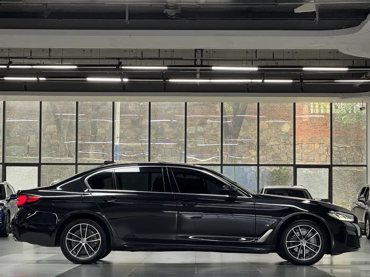 BMW 5 Series 525Li M Sport Package 2022 — фото 8