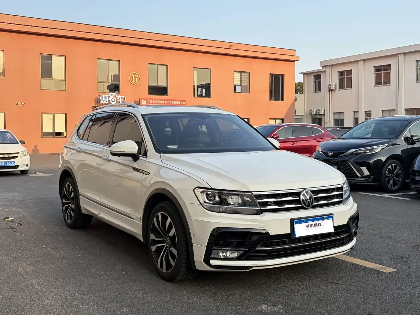 Volkswagen Tiguan L 330TSI Automatic 2WD R-Line Premium 2021 — фото 3