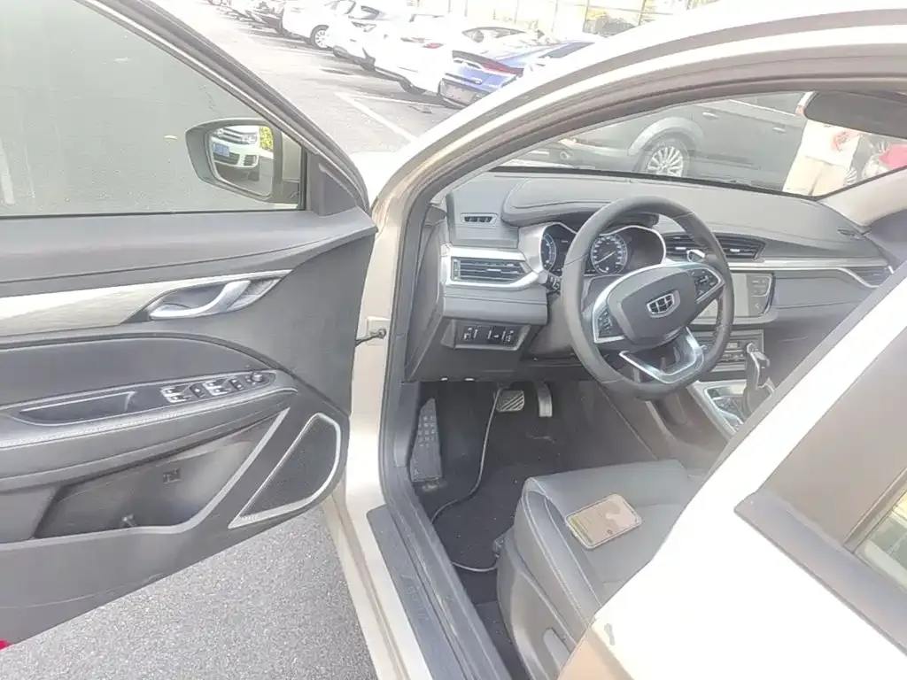 Geely Emgrand Leading Edition 1.5L CVT Luxury Type China VI 2019 — фото 16