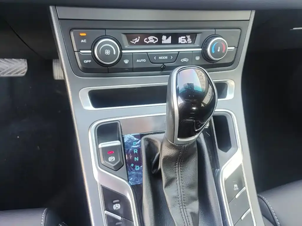 Geely Emgrand Leading Edition 1.5L CVT Luxury Type China VI 2019 — фото 14
