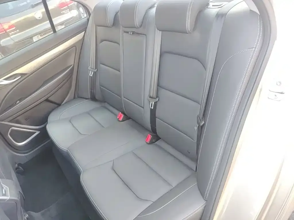 Geely Emgrand Leading Edition 1.5L CVT Luxury Type China VI 2019 — фото 17