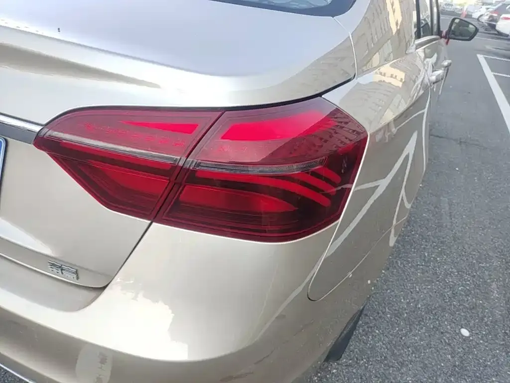 Geely Emgrand Leading Edition 1.5L CVT Luxury Type China VI 2019 — фото 8