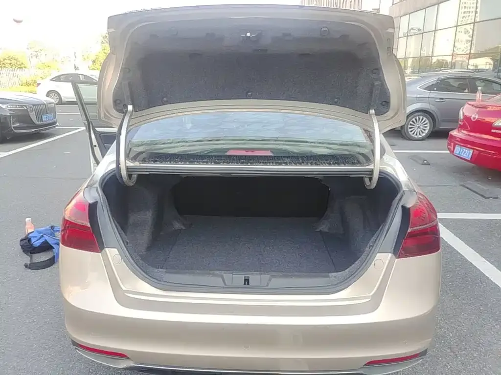 Geely Emgrand Leading Edition 1.5L CVT Luxury Type China VI 2019 — фото 19