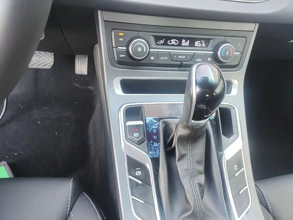 Geely Emgrand Leading Edition 1.5L CVT Luxury Type China VI 2019 — фото 10
