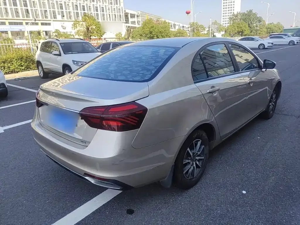 Geely Emgrand Leading Edition 1.5L CVT Luxury Type China VI 2019 — фото 7