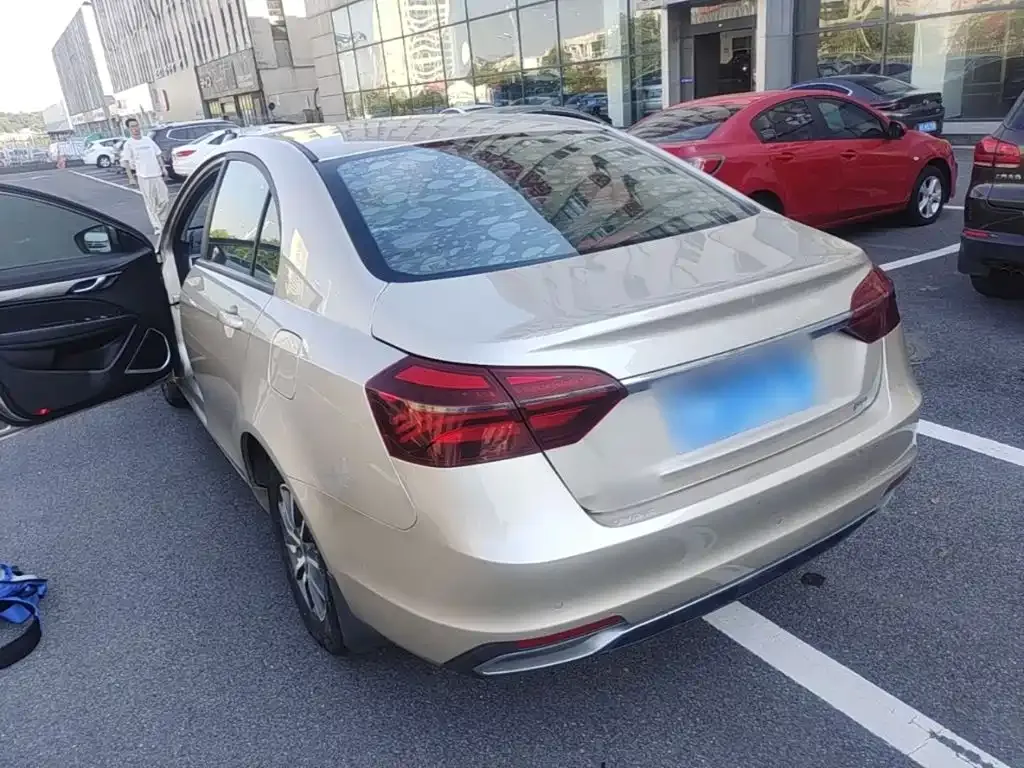 Geely Emgrand Leading Edition 1.5L CVT Luxury Type China VI 2019 — фото 5