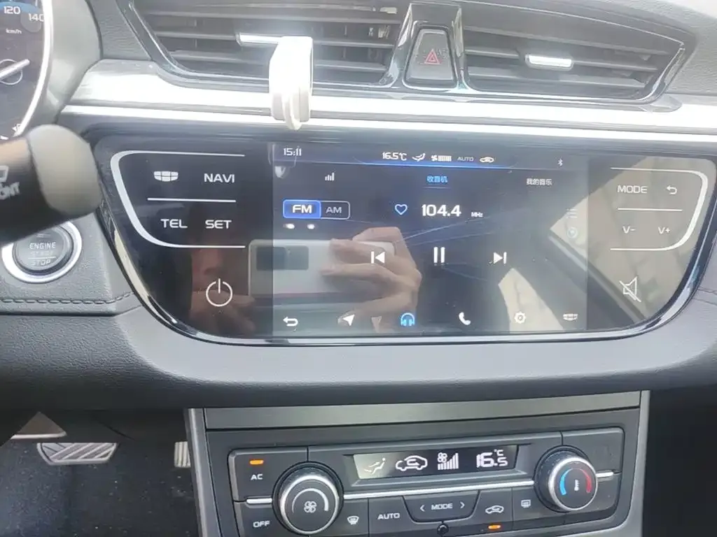 Geely Emgrand Leading Edition 1.5L CVT Luxury Type China VI 2019 — фото 13