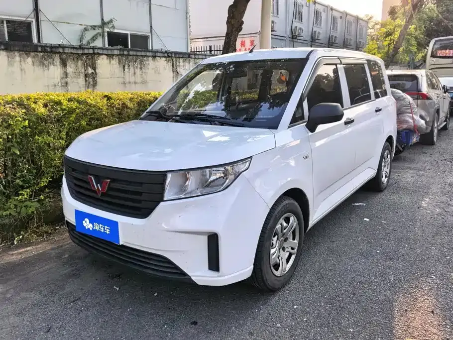 Wuling Motors Wuling Hongguang PLUS 1.5L Manual Standard 5-seater 2022