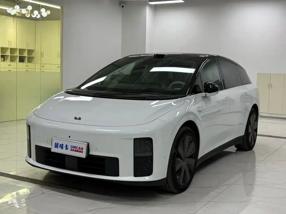 Li Auto i6 4WD Base Model 2025