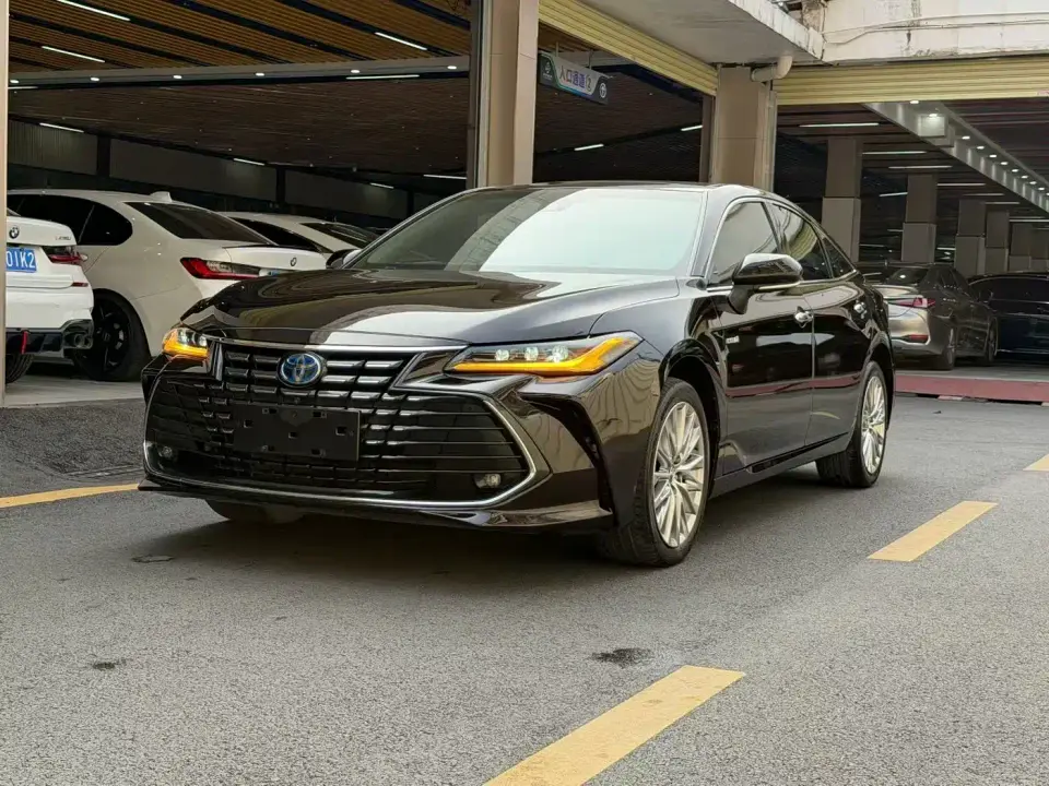 Toyota Avalon Hybrid 2.5L XLE Premium Edition 2022
