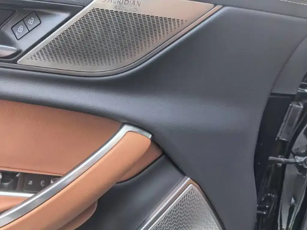 Jaguar XFL XFL 2.0T P250 AWD Gloss Black Sport Edition 2022 — фото 8