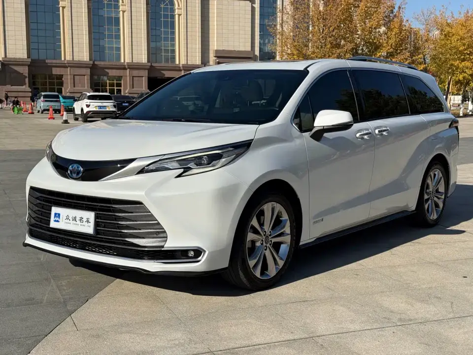 Toyota Sienna 2.5L Hybrid Ultimate Edition 2023
