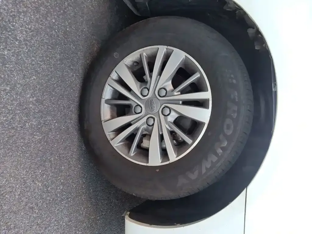 Geely Emgrand 1.5L CVT Luxury 2019 — фото 8