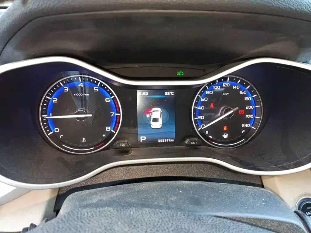 Geely Emgrand 1.5L CVT Luxury 2019 — фото 12