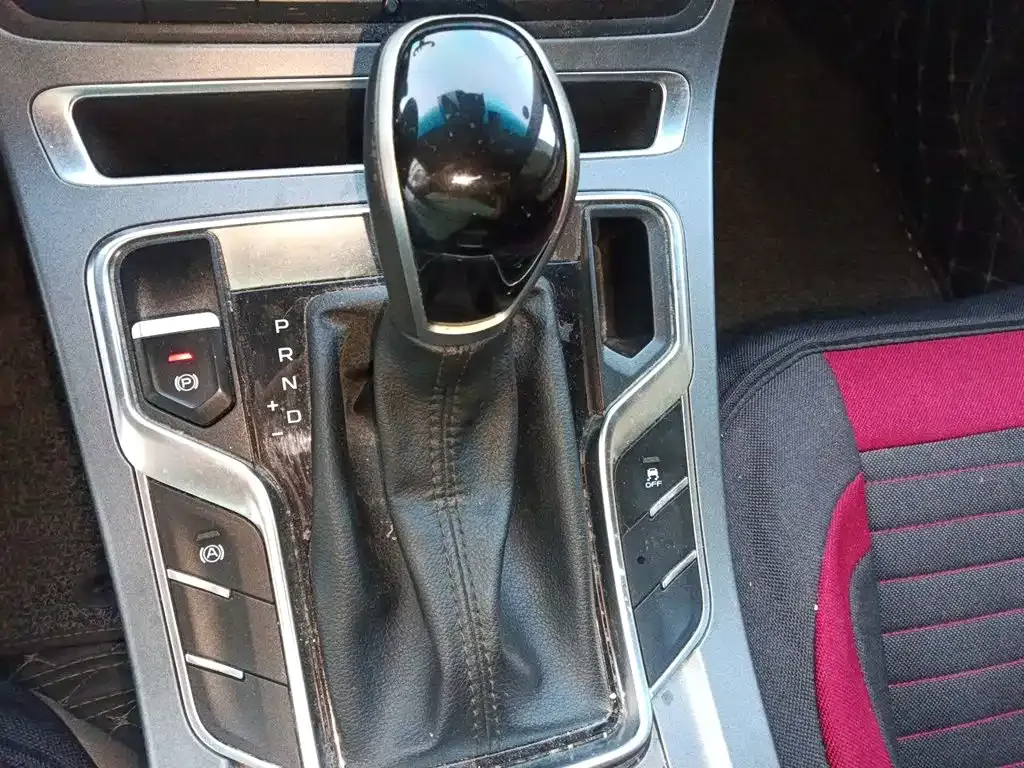 Geely Emgrand 1.5L CVT Luxury 2019 — фото 15