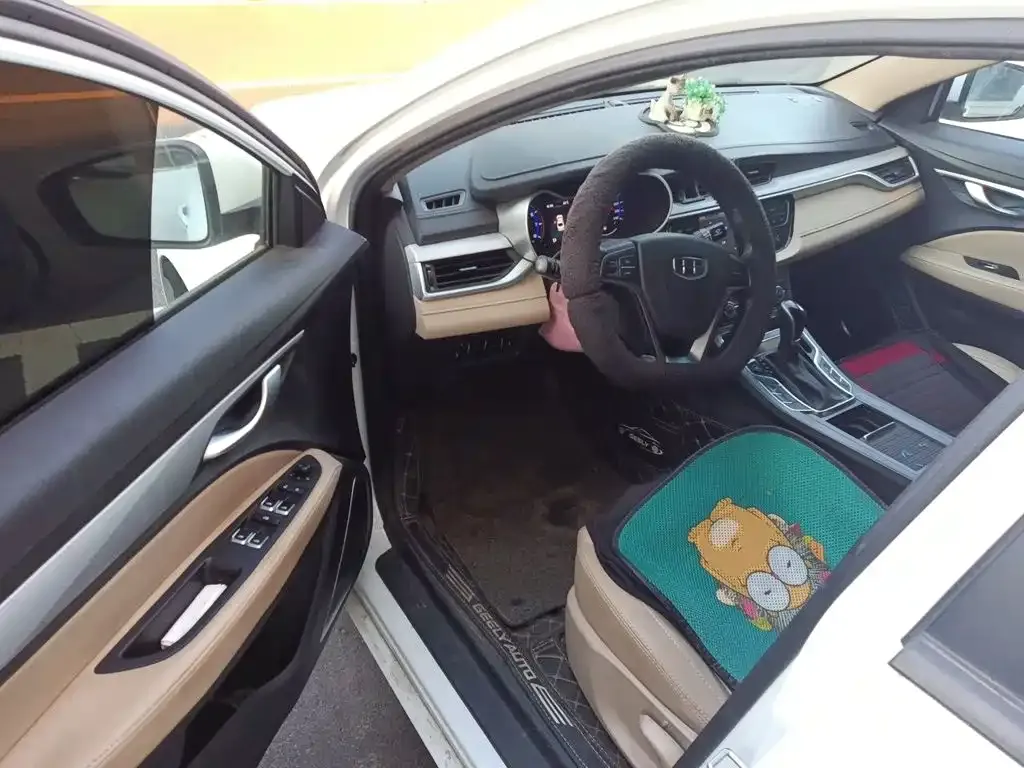 Geely Emgrand 1.5L CVT Luxury 2019 — фото 17