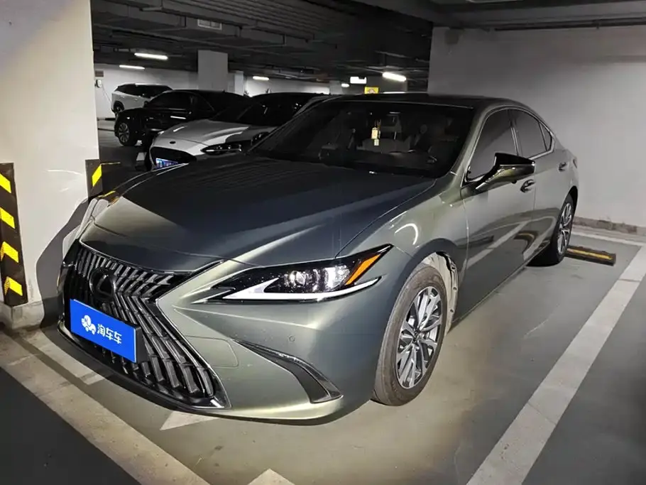 Lexus ES 200 Excellence Edition 2024