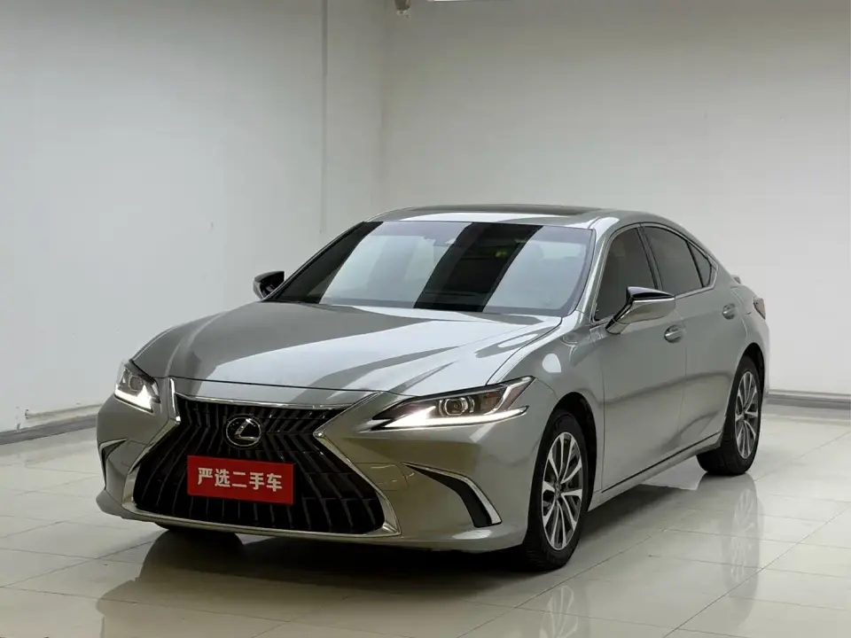 Lexus ES 300h Excellence Edition 2024