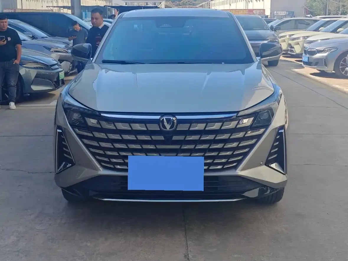 Changan UNI-Z New Energy Blue Whale iDD 125km Surpassing Edition 2024 — фото 2
