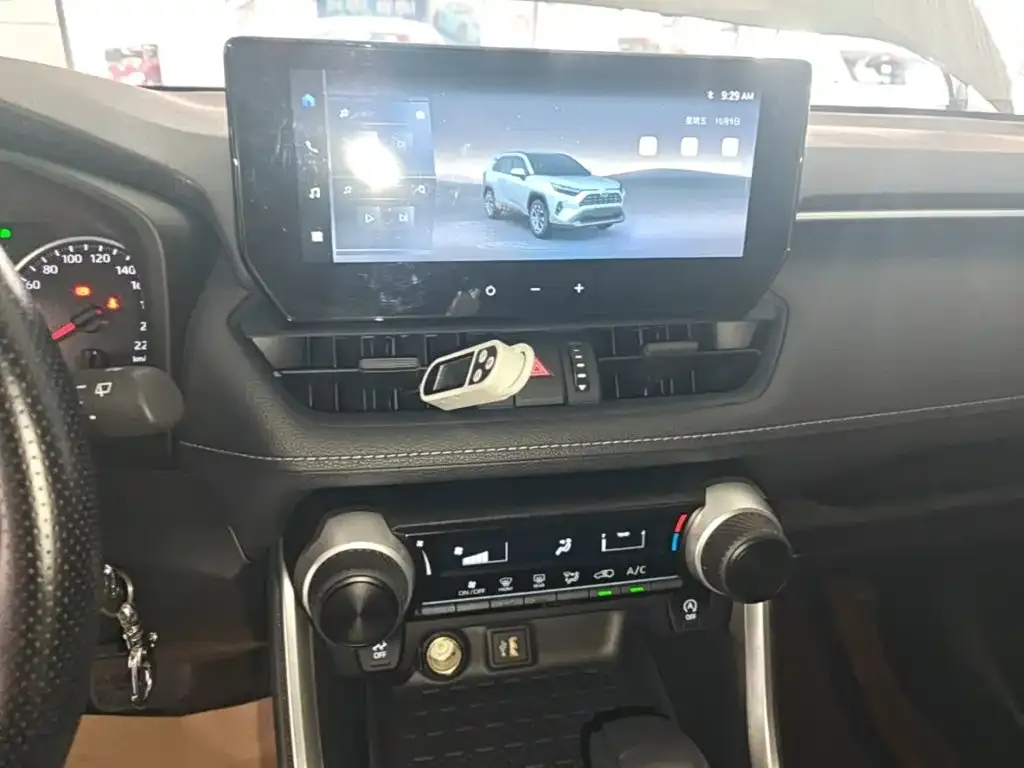 Toyota RAV4 Rongfang 2.0L CVT FWD Urban Edition 2024 — фото 13