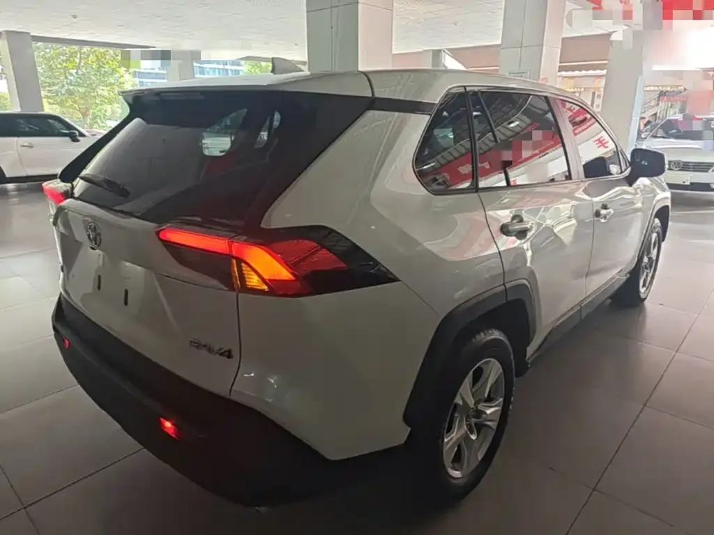 Toyota RAV4 Rongfang 2.0L CVT FWD Urban Edition 2024 — фото 7