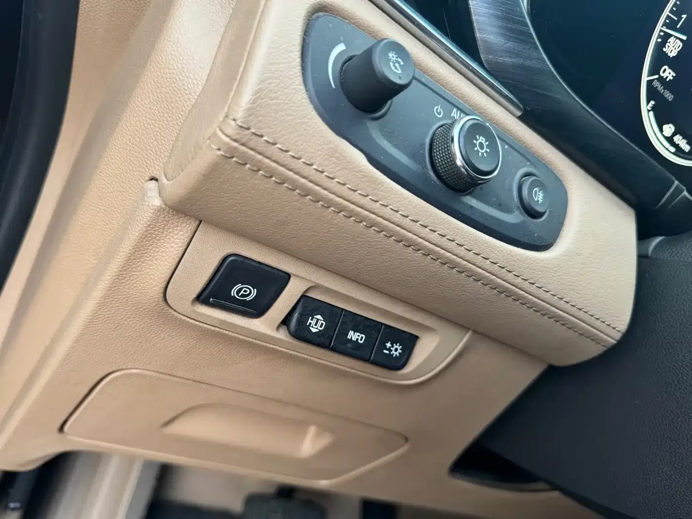 Buick GL8 ES Landmark 653T Intelligent Flagship 2020 — фото 12