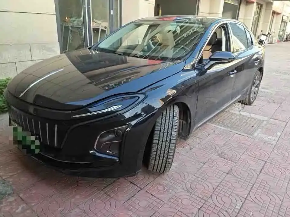 Hongqi E-QM5 Basic Travel Edition 2023