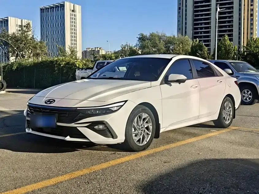 Hyundai Elantra 1.5L CVT GLS Premium 2024