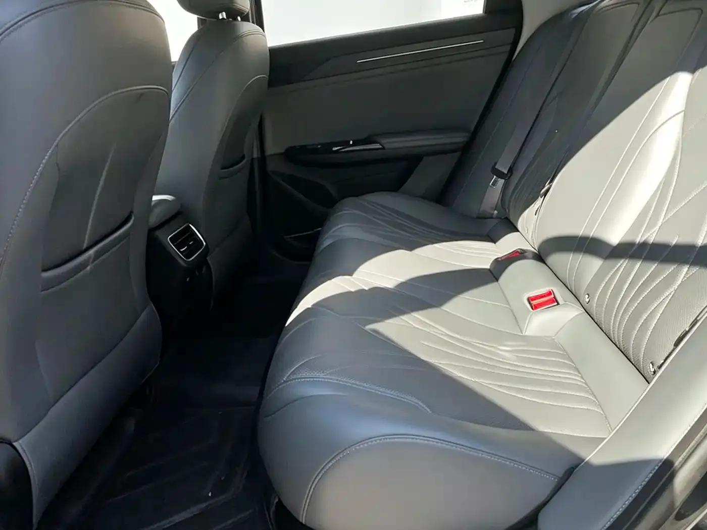 Geely Galaxy Galaxy L6 EM-i 60km Explorer Edition 2025 — фото 7