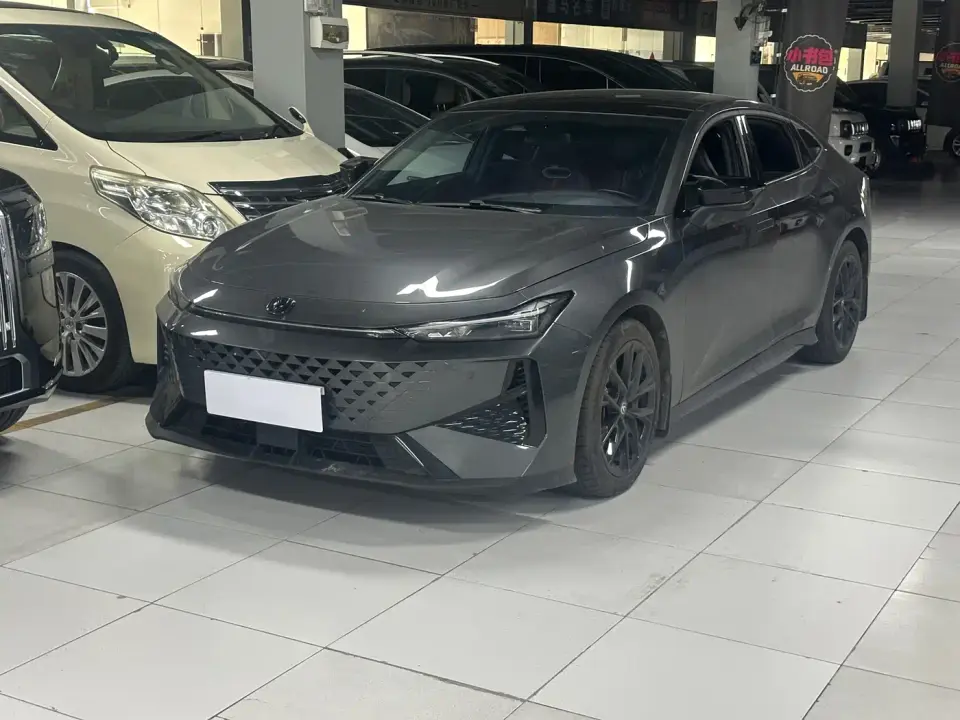 Changan UNI-V 1.5T Deluxe 2025
