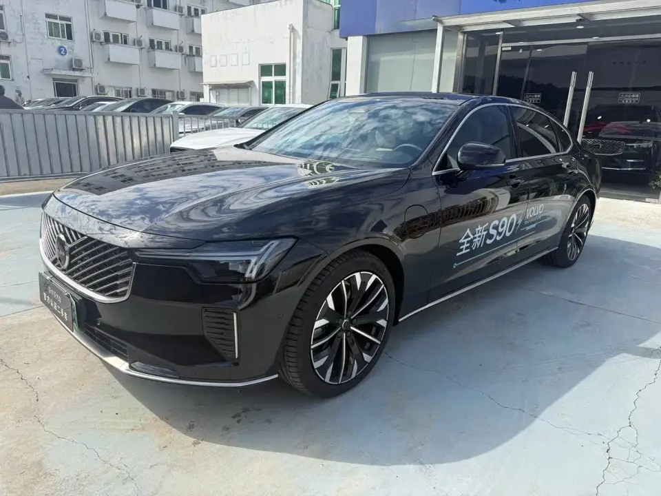 Volvo S90 Plug-in Hybrid Plug-in Hybrid AWD Long Range Zhiya Luxury Edition 2025