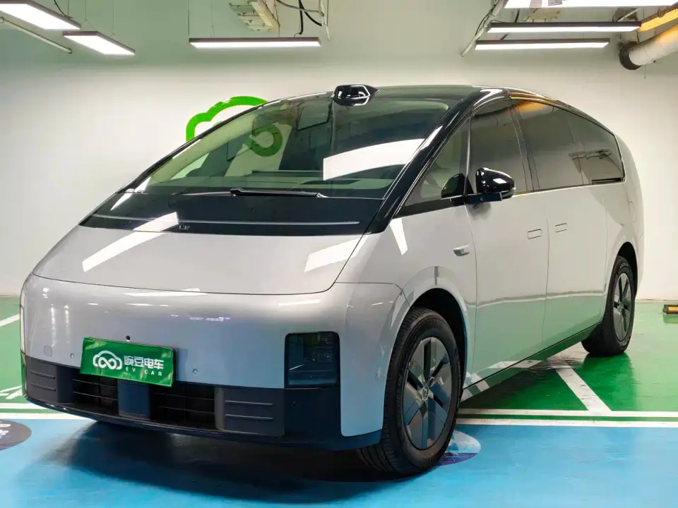 Li Auto MEGA Ultra 2024