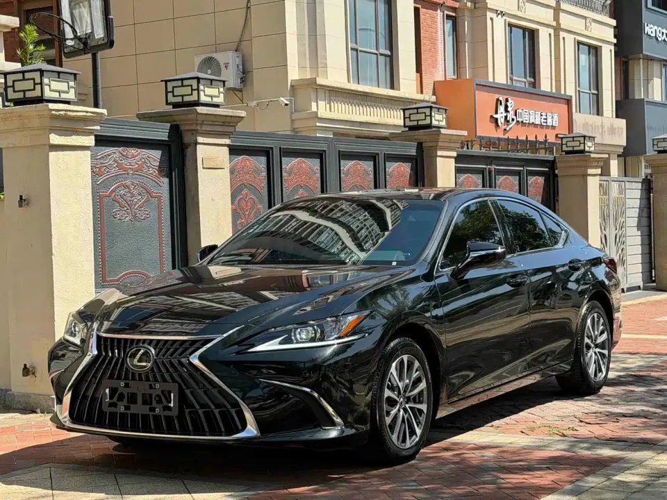Lexus ES 200 Excellence Edition 2024