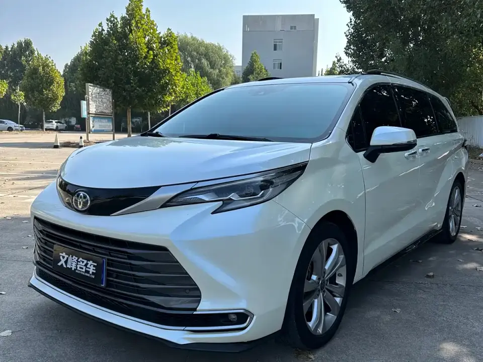Toyota Sienna 2.5L Hybrid Premium Edition 2023