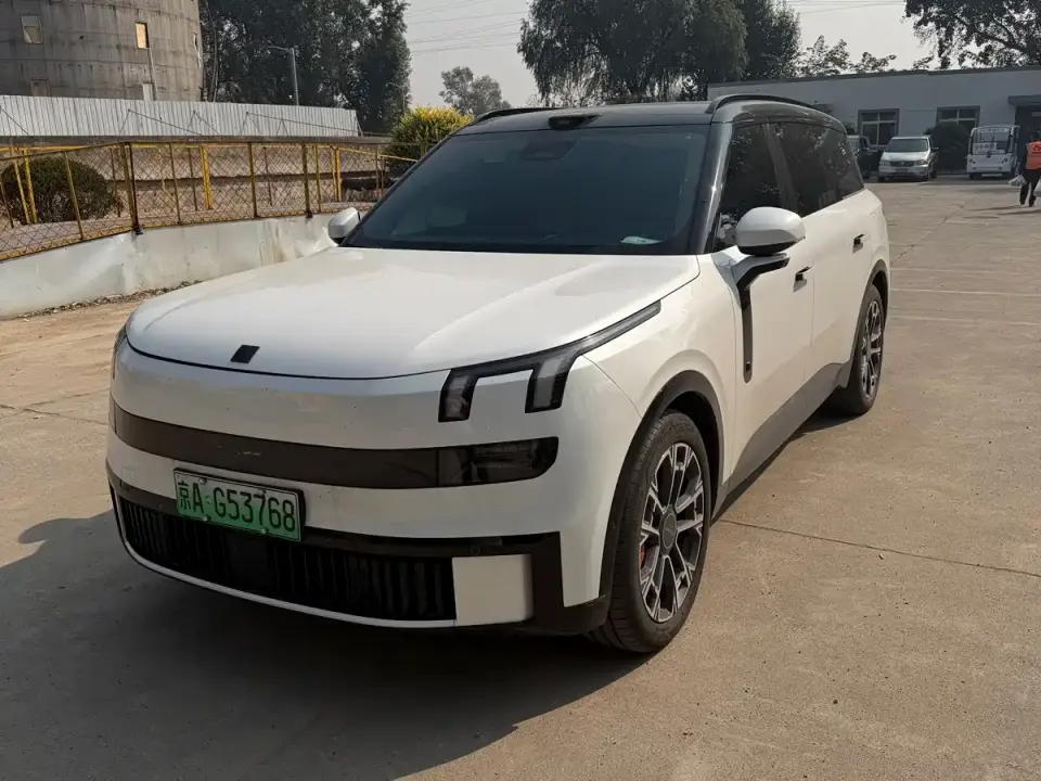 Lynk & Co 900 2.0T Ultra 2025