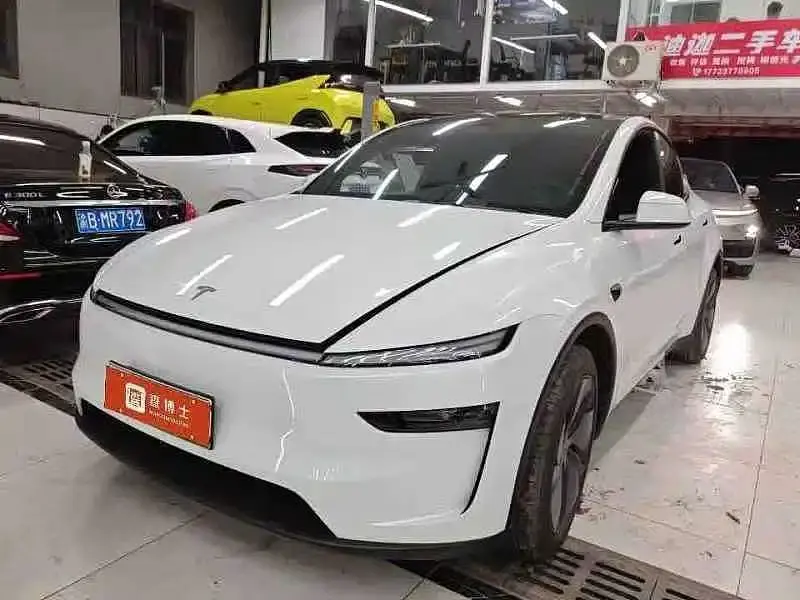 Tesla Model Y Rear-Wheel Drive 2026