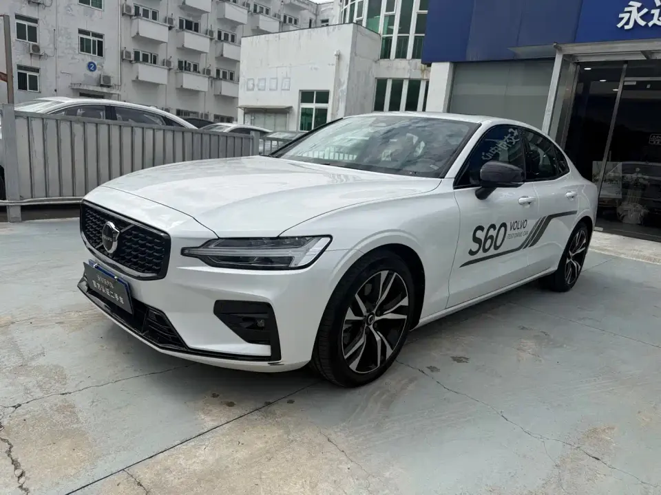 Volvo S60 B5 Elegance Sport Edition 2024