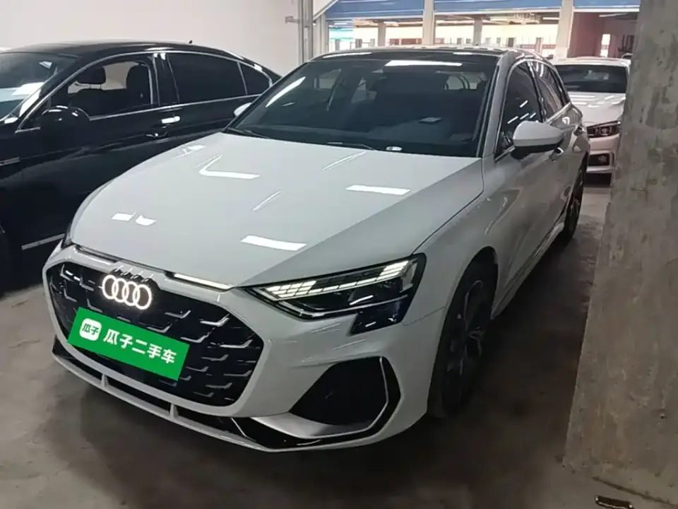 Audi A3 Facelift Sportback 35TFSI Flying Spur Premium 2025