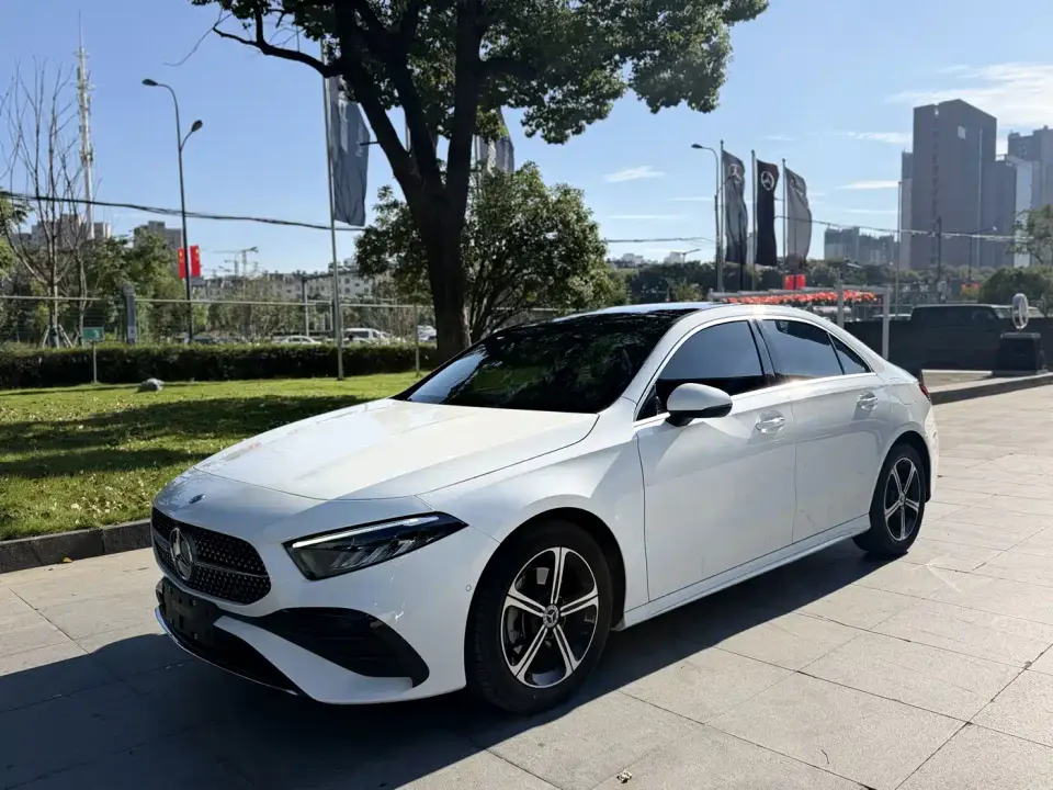 Mercedes-Benz A-Class A 200 L Fashion Edition 2025