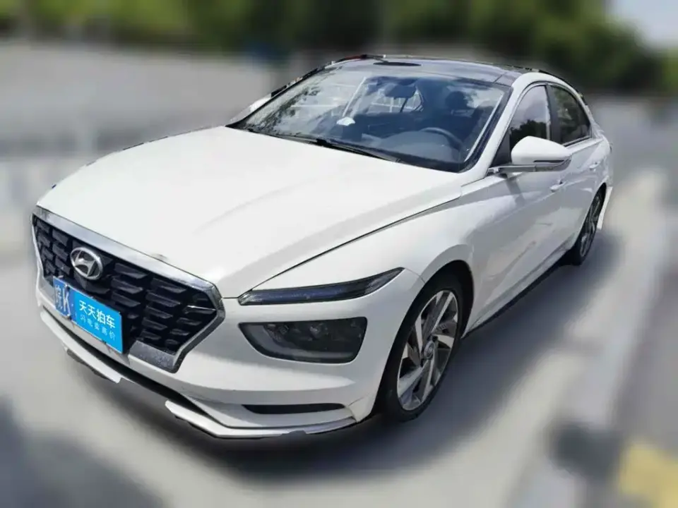 Hyundai Mistra 1.8L CVT LUX Premium 2022