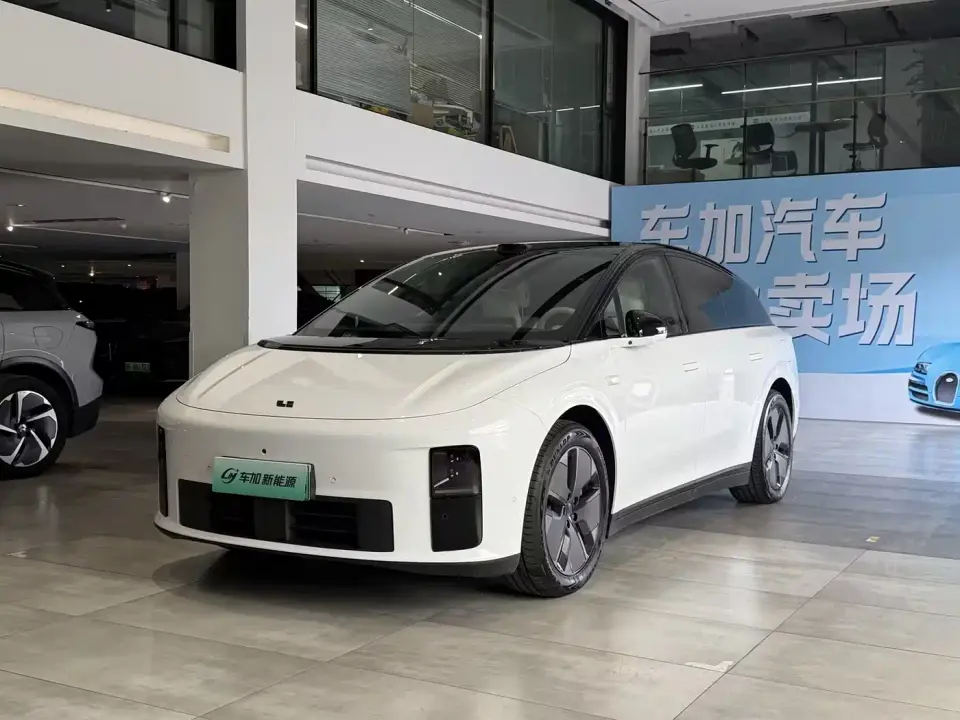 Li Auto i6 2WD Base Model 2025